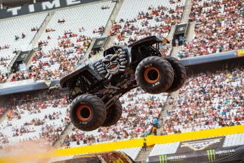  Fototapeta monster truck 4182