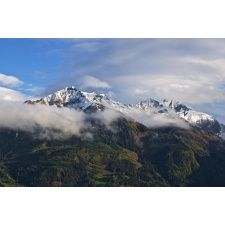 Fototapeta góry w chmurach 632