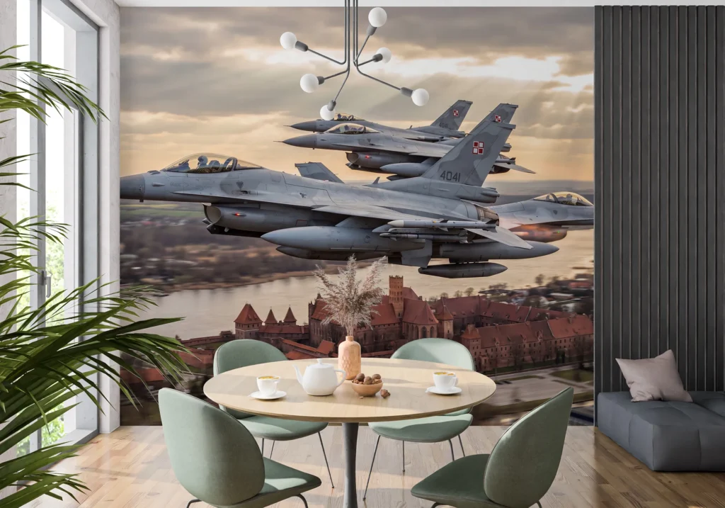 Czwórka F-16 Jastrząb w szyku nad zamkiem w Malborku i Nogatem, w smugach popołudniowego słońca.